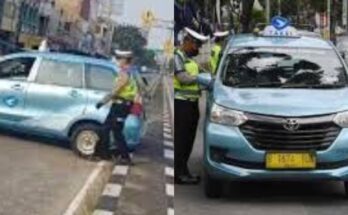 Viral! Taksi 'Tersangkut' di Pembatas Jalan Bikin Repot